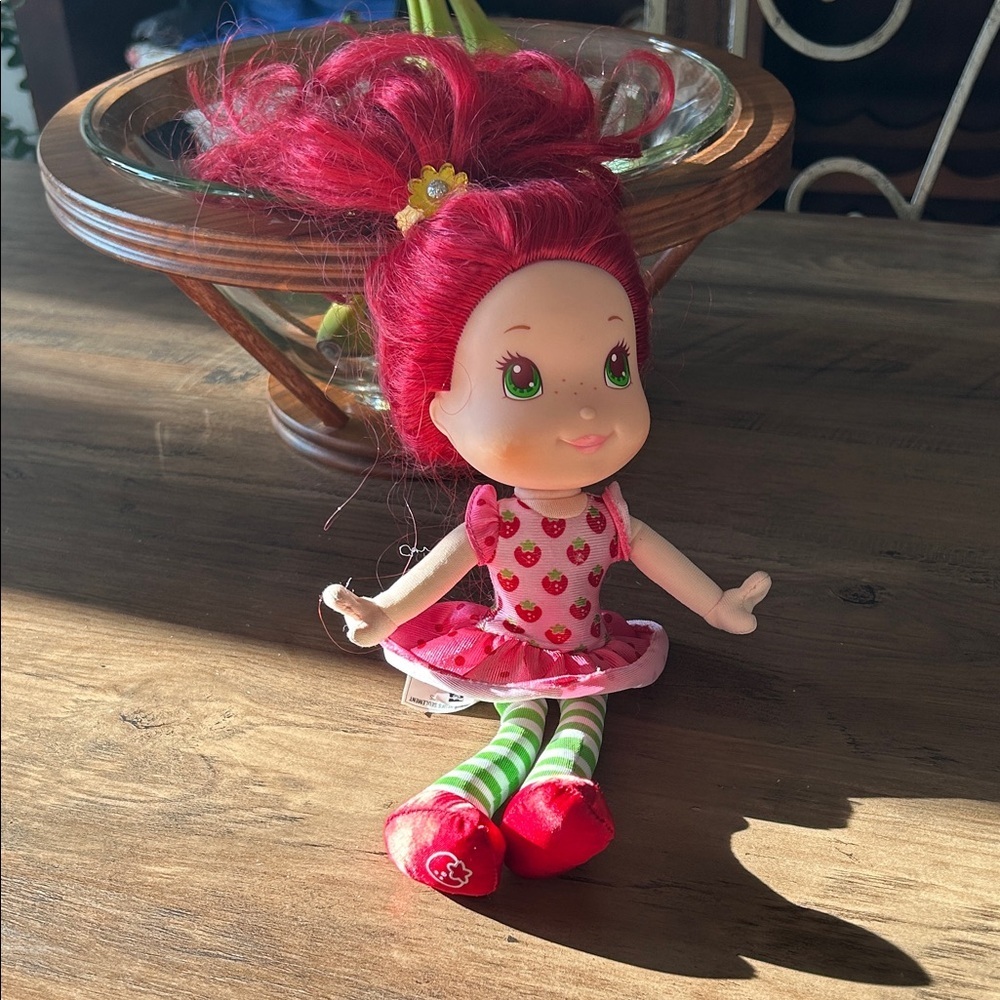 2009 HASBRO STRAWBERRY SHORTCAKE plush doll